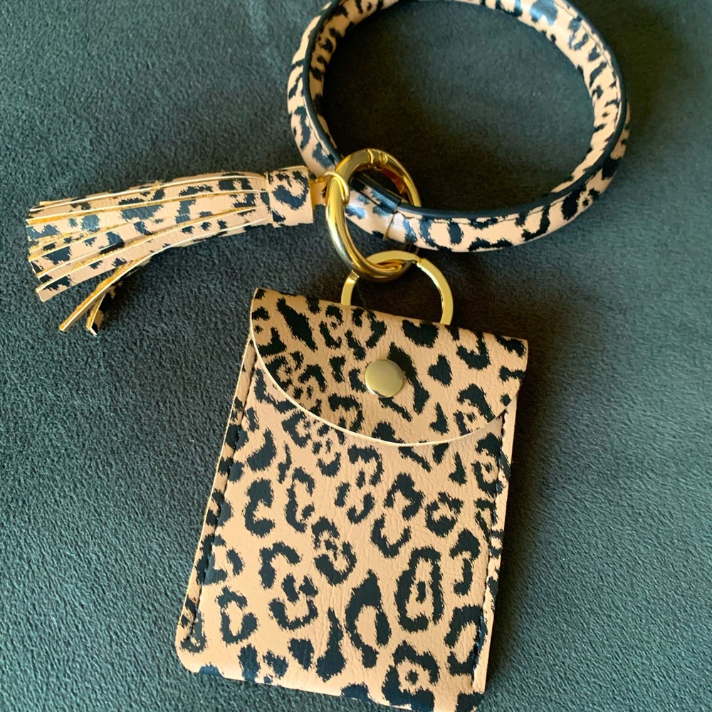 Keychain cuff w/ coin pocket